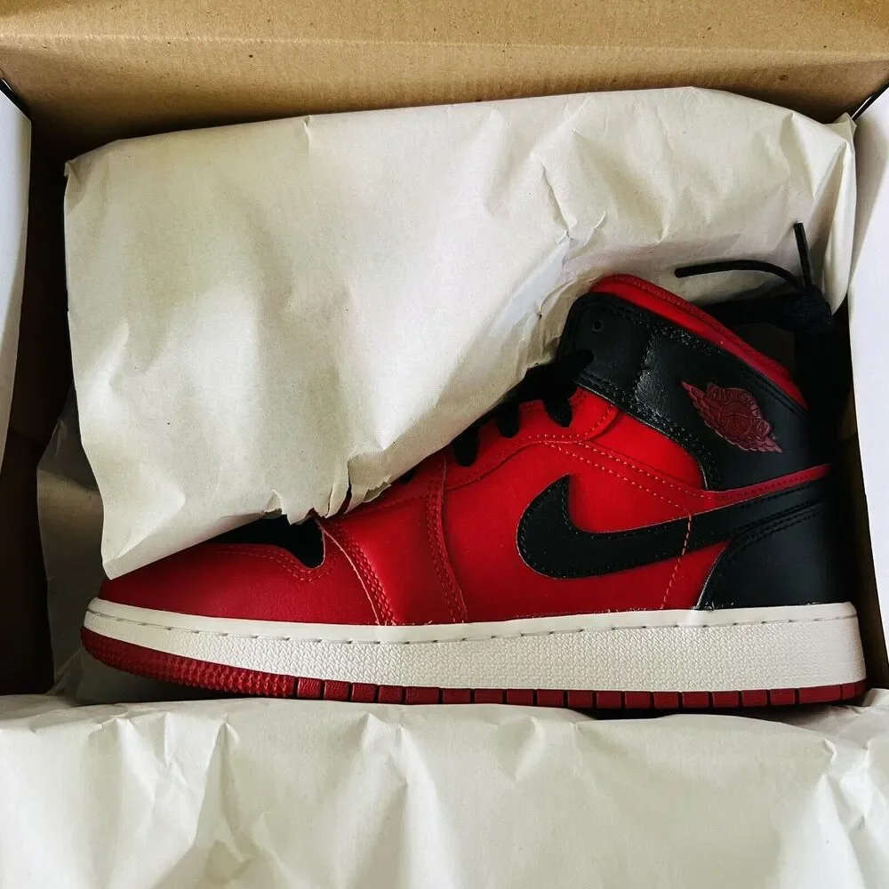 NIKE Air Jordan 1 Mid Gym Red/White/Black - M 5.5 Y (7 W)